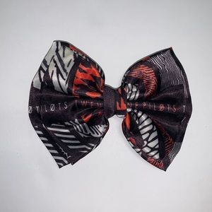 Twenty One Pilots Bow